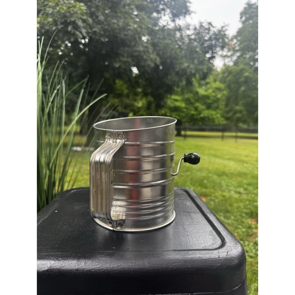 Vintage Bromwell's Flour Sifter 3 Cup Measuring Volume Crank Handle, 1950-60